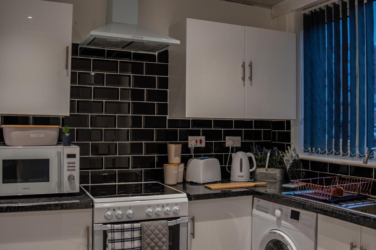 Bv Comfy Spacious 3 Bedroom House At Tatton Street マンチェスター エクステリア 写真