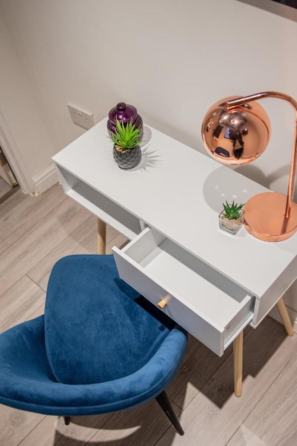 Bv Comfy Spacious 3 Bedroom House At Tatton Street マンチェスター エクステリア 写真