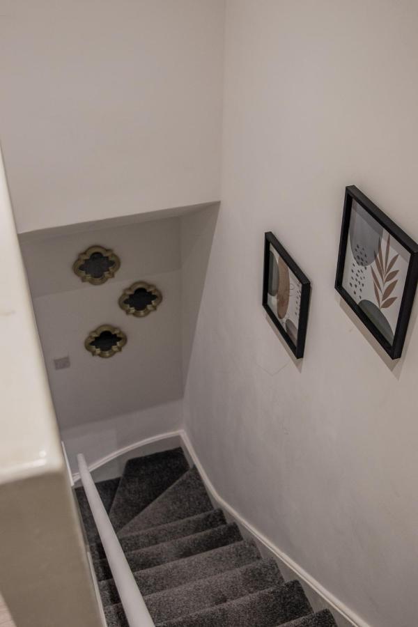 Bv Comfy Spacious 3 Bedroom House At Tatton Street マンチェスター エクステリア 写真