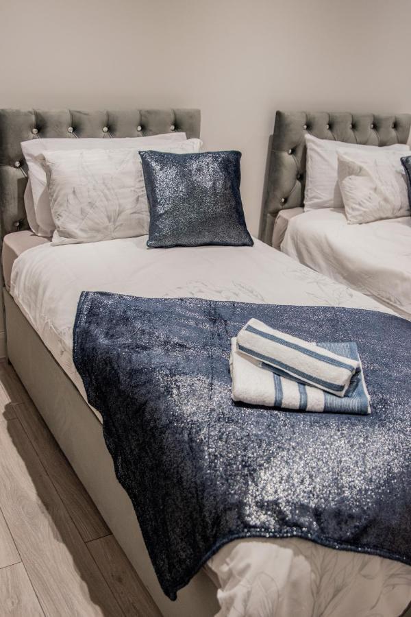 Bv Comfy Spacious 3 Bedroom House At Tatton Street マンチェスター エクステリア 写真