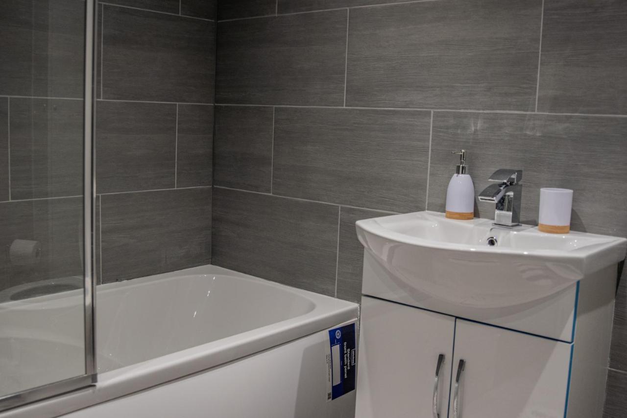 Bv Comfy Spacious 3 Bedroom House At Tatton Street マンチェスター エクステリア 写真